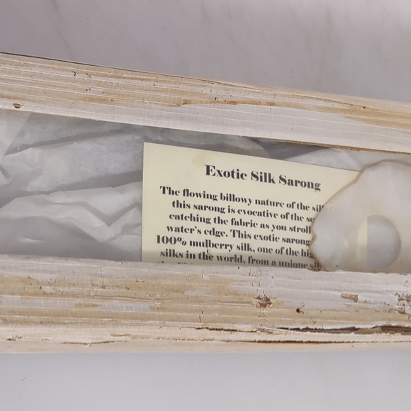 Vintage Eastern Silk Sarong 45 Inch By 64 In New In Box Abalone Buckle  Gift? - Picture 10 of 10